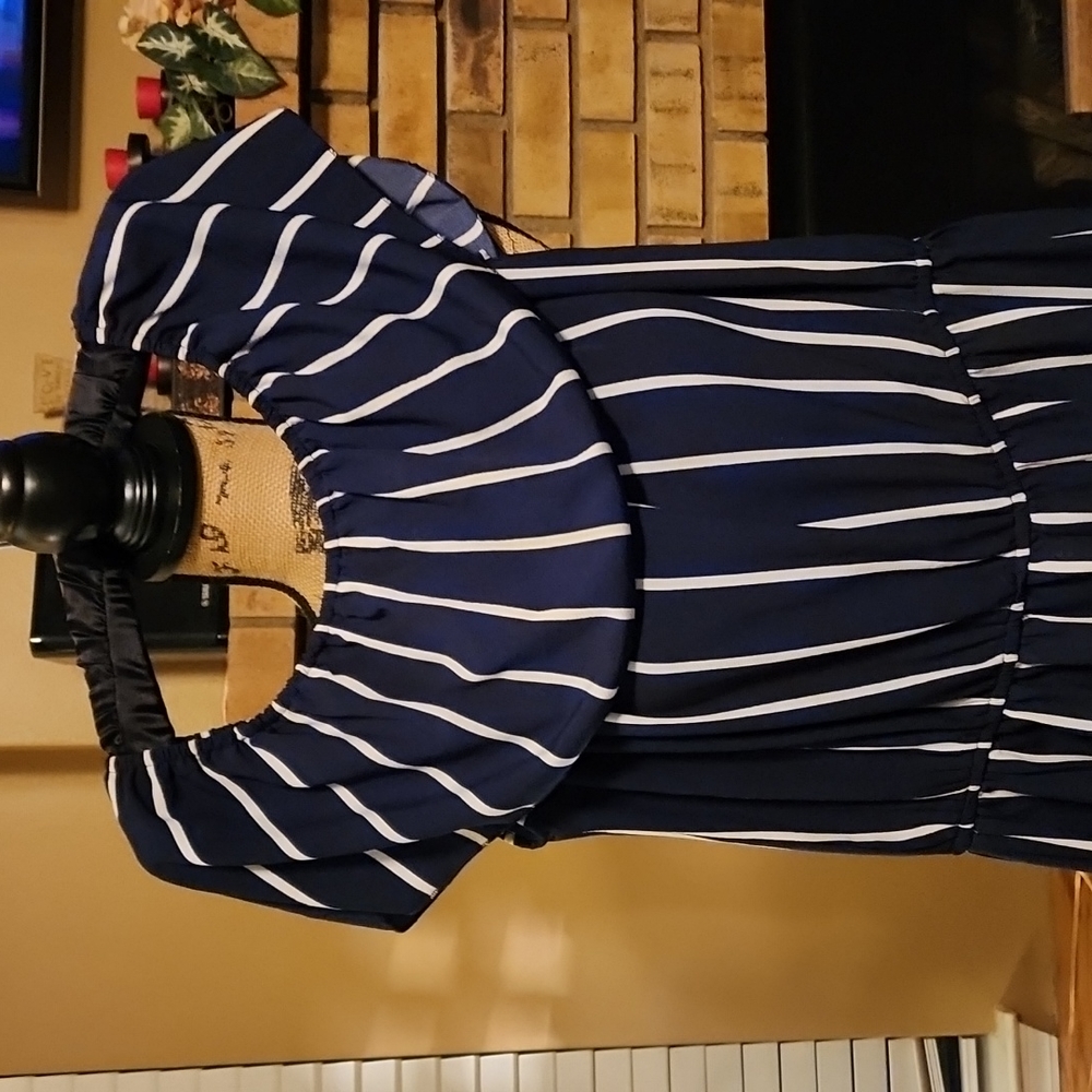 Rebellion Again Jumper size Large in EXCELLENT CONDITION - Picture 3 of 8